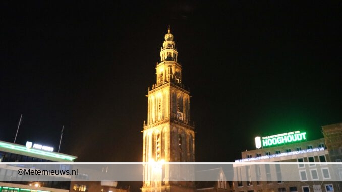 martinitoren luidt de avondklok in Groningen