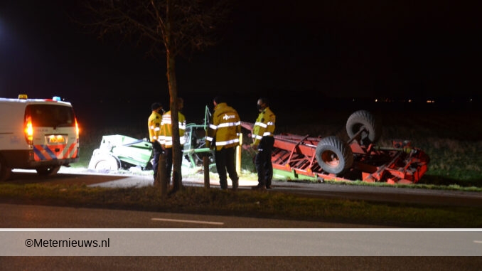 tractor en aanhanger de sloot in in onstwedde2