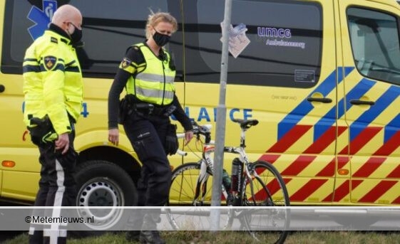 Wielrenner licht gewond na aanrijding in Assen. Wielrenner licht gewond na aanrijding in Assen.