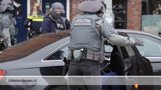 ARRESTATIETEAM VALT WONING GRONINGEN BINNEN