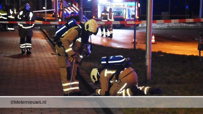 BRANDWEER CONTROLEERD AFVOERPUTJES OP ZOEK NAAR GASLEK IN MEPPEL