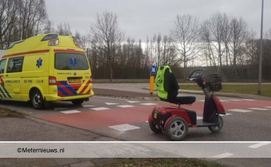 Vrouw op scootmobiel na aanrijding in Meppel gewond. Vrouw op scootmobiel na aanrijding in Meppel gewond.