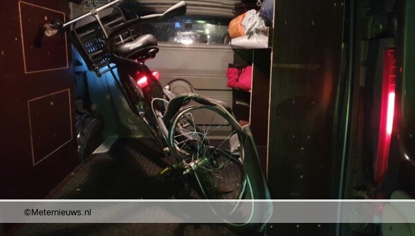 Fietser gewond na aanrijding in Hollandscheveld. Fietser gewond na aanrijding in Hollandscheveld.