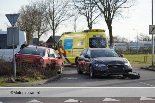 Ongeval met veel schade in Dedemsvaart. Ongeval met veel schade in Dedemsvaart.