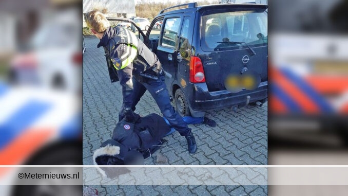 aanhoudingautodiefpolitiemeppel