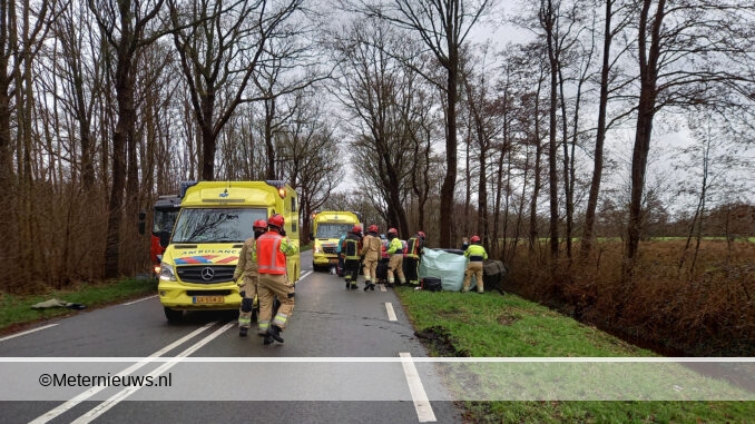 auto tegen boom Noordwijk