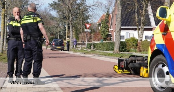 Postbesteller gewond na aanrijding in Annen. Postbesteller gewond na aanrijding in Annen.