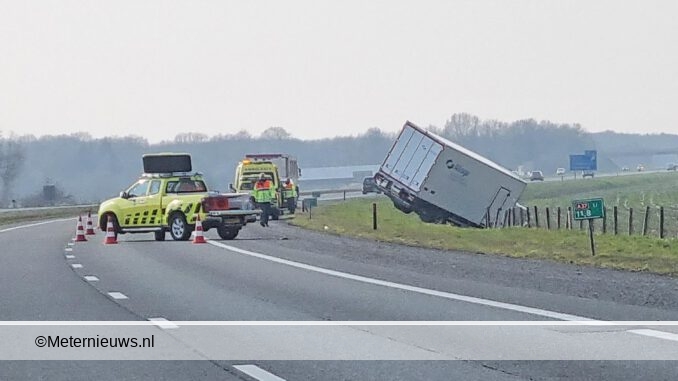 vrachtwagenindeslootA37Nieuwlande2