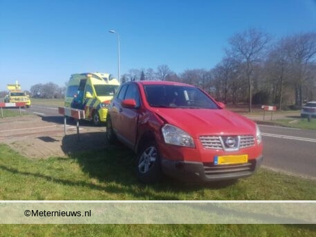 Auto's botsen op de N375 bij Ruinerwold(Video) #RUINERWOLD - Een ongeval op de. 
