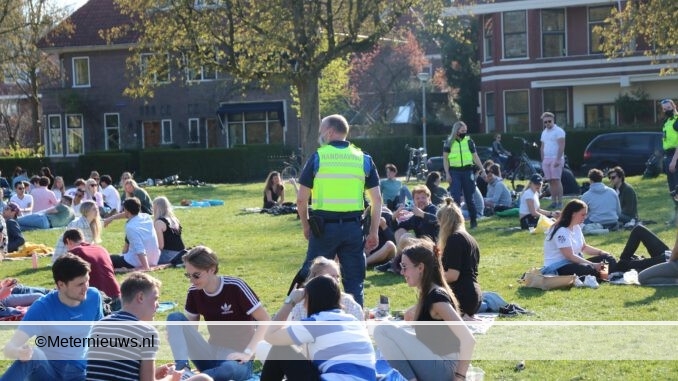 politie handhaafd in noorderplantsoen Groningen