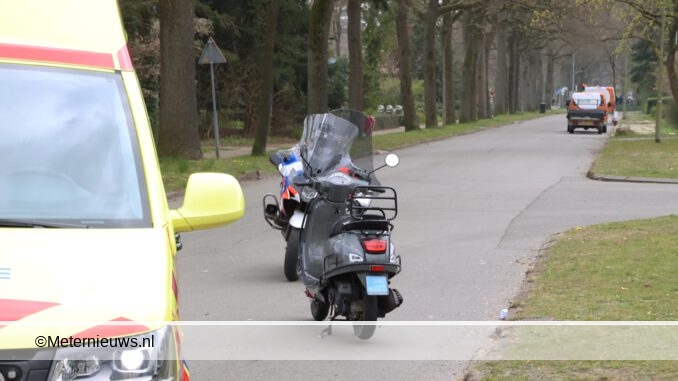 scooter en fietser botsen in Emmen2