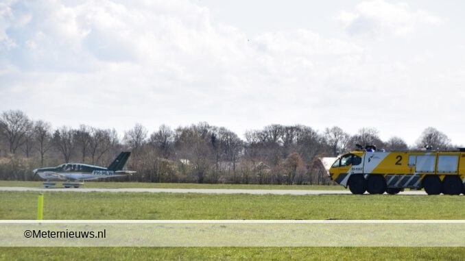 voorzorg landing vliegtuigje in eelde2