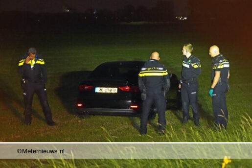 Auto van de weg na politie achtervolging in Nijeveen(Video) #NIJEVEEN - Aan de Kolk i.