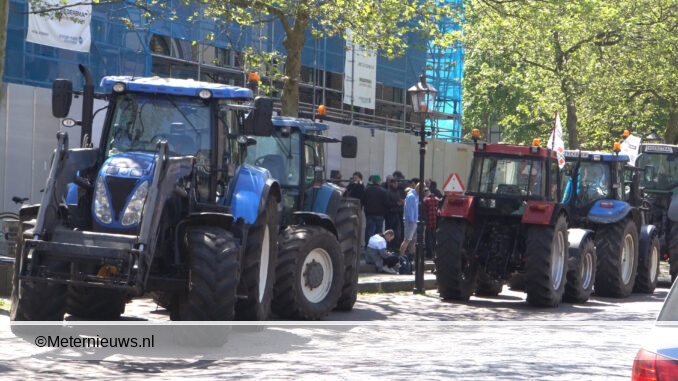 boerenprotestbijgerechtsgebouwAssen
