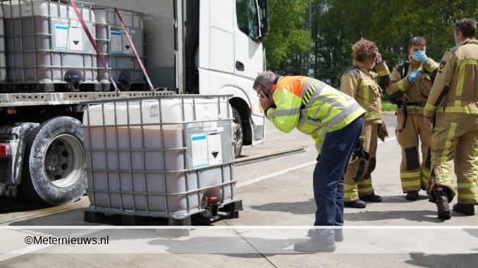 lekkend vat uit vrachtwagen A28 Veeningen2