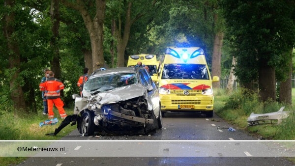 Twee gewonden na ernstige aanrijding in Stuifzand(Video) #Stuifzand - Op de kruising Oos.