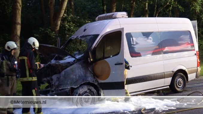 bedrijfsbusje in brand in Beilen
