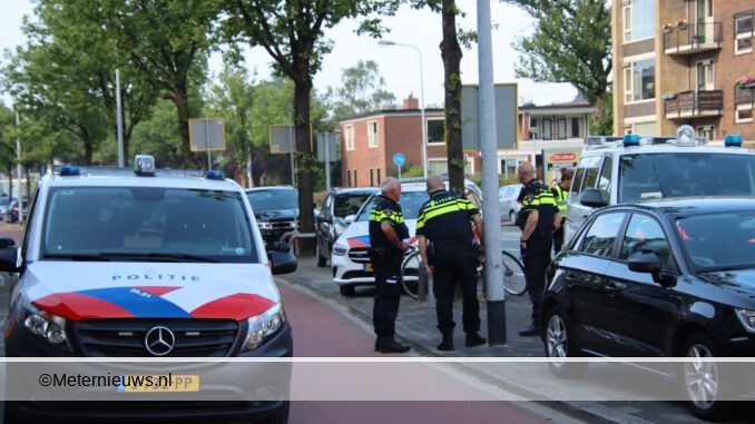 politie haalt man uit woning Groningen