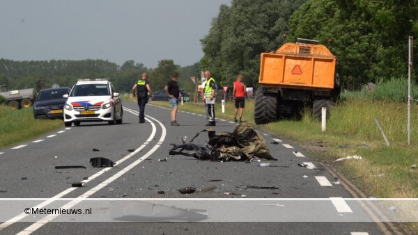 Twee zwaar gewonden na ongeval tractor tegen personenbusje in Zwartsluis(Video) #ZWARTSLUIS - Op de Zomerdijk i.