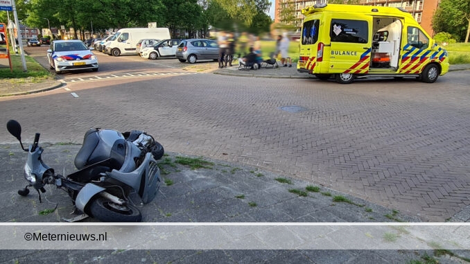 scooter en auito botsen in Assen