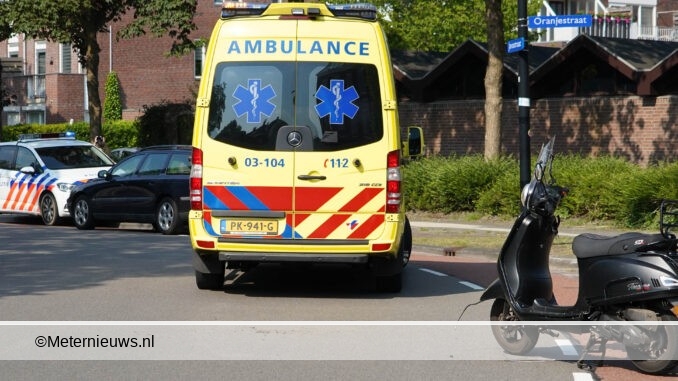 scooterrijdster gewond na botsing auto Assen