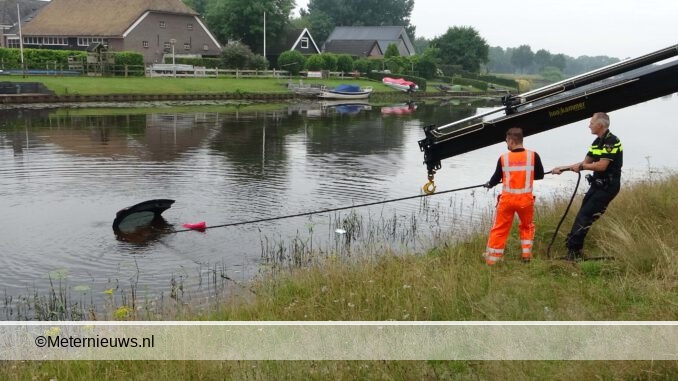 Auto te water in Meppel
