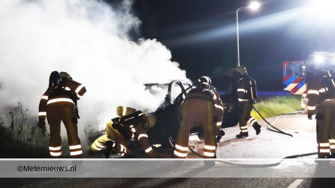 auto in de brand in Overijsselse Rheezerveen
