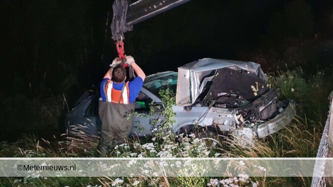 auto van de weg in Emmen