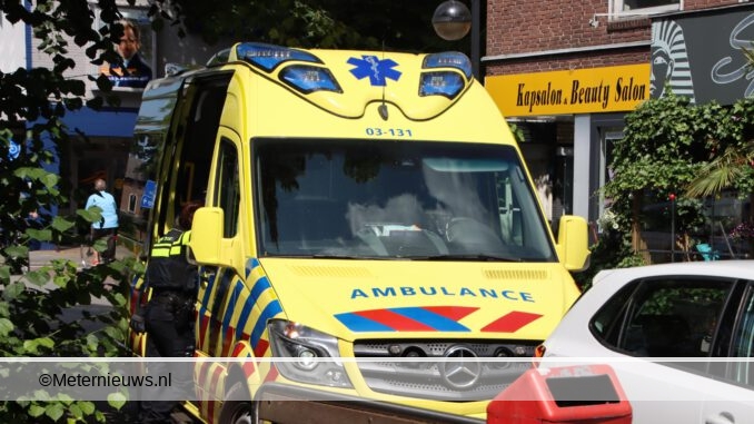 fiester botst tegen auto in Emmen