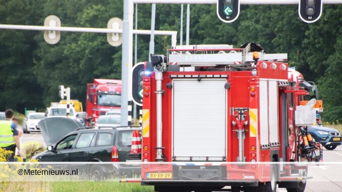 kop staart aanrijding voor verkeersluichten Rondweg Emmen