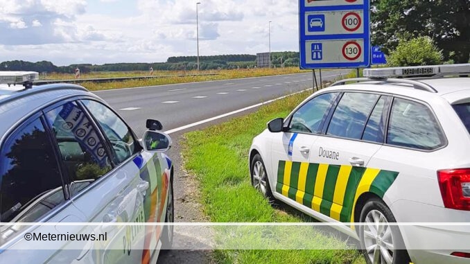 240864875_4410692982330700_132795293978593732_nfotopolitie Vuurwerkcontrole grens