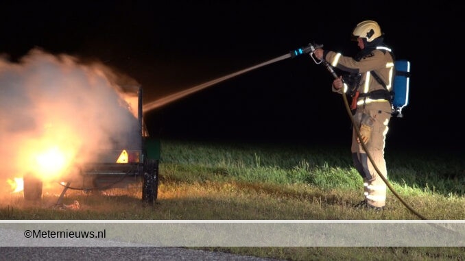 aanhanger in brand in Smilde