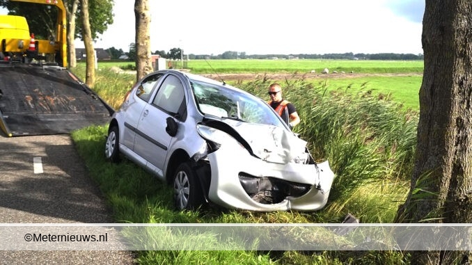auto frontaal op bookm britil