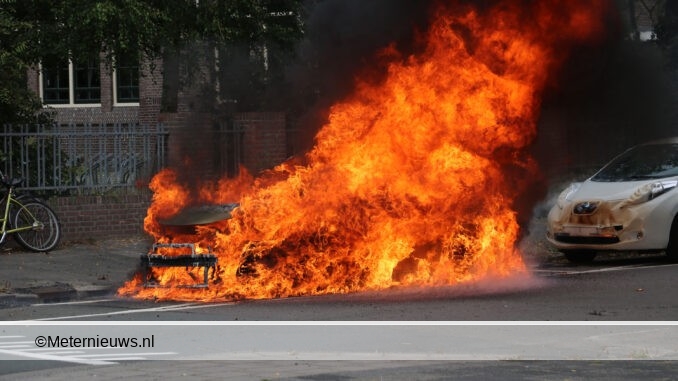 auto in brand Groningen
