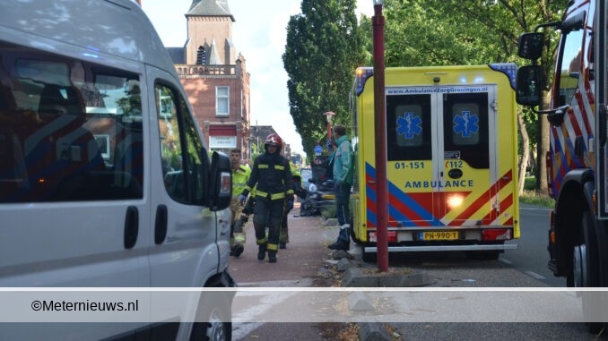 auto op geparkeerd busje in Musselkanaal