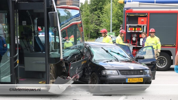 bus door bus aabgereden in Groningen