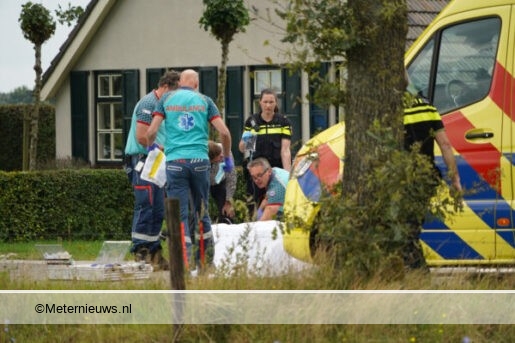 Fietsster ernstig gewond na aanrijding in Witharen(Video) #WITHAREN - 0p de splitsi.