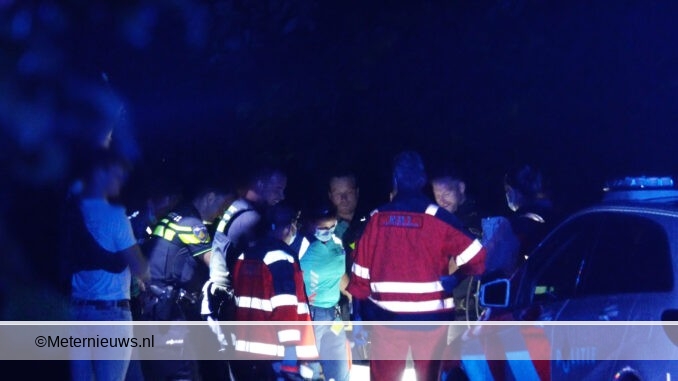jongen valt uit boom in Assen