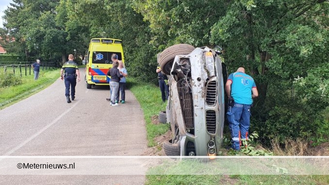 auto op de kant in Drentse Tiendeveen3
