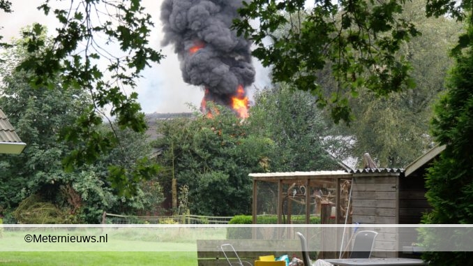 schuur met 300 varkens in brand in Drentse Mantinge4