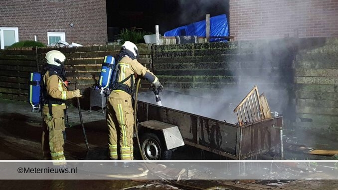aanhanger ind e brand in Hoogeven