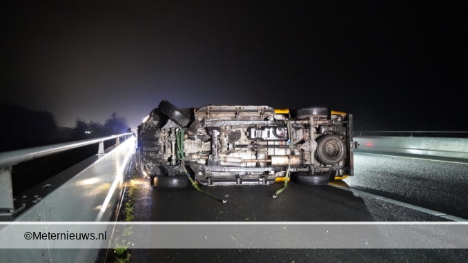 auto op de kant A28 De Wijk