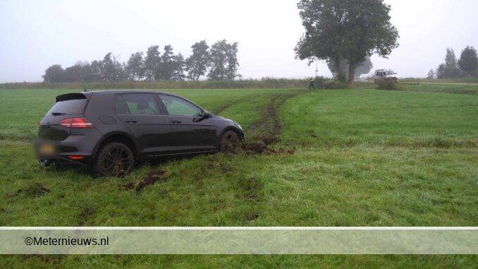 auto van de weg in Rouveen