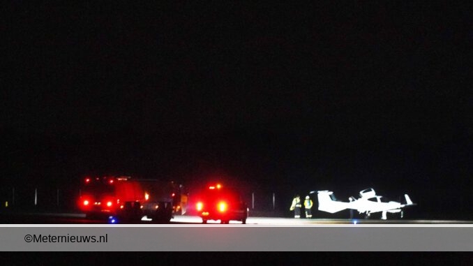 vliegtuigje voozorglanding Groningen airport Eelde