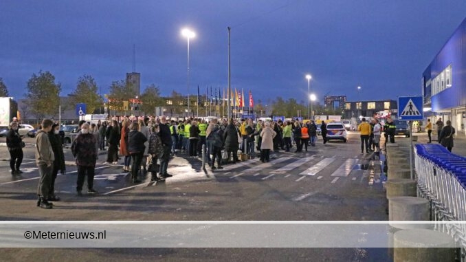 ontruiming IKEA na smeulende isolatie achter vriezer5
