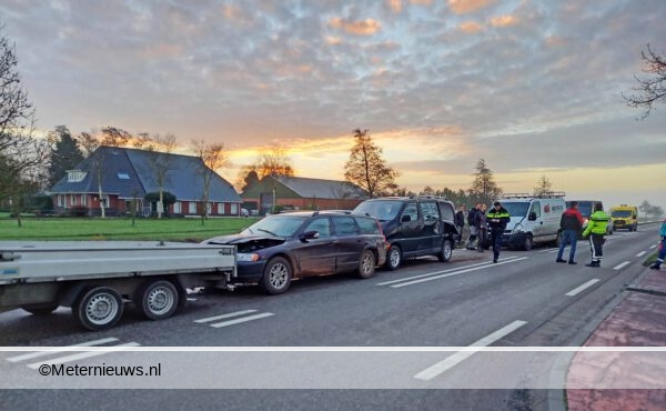 Vijf auto’s opelkaar in Oldekerk