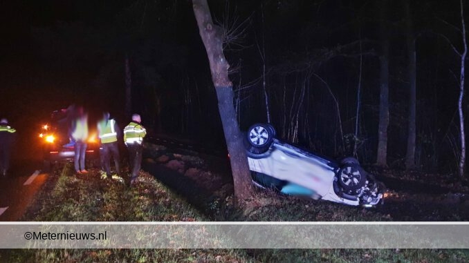 auto op de kop Nieuw Balinge