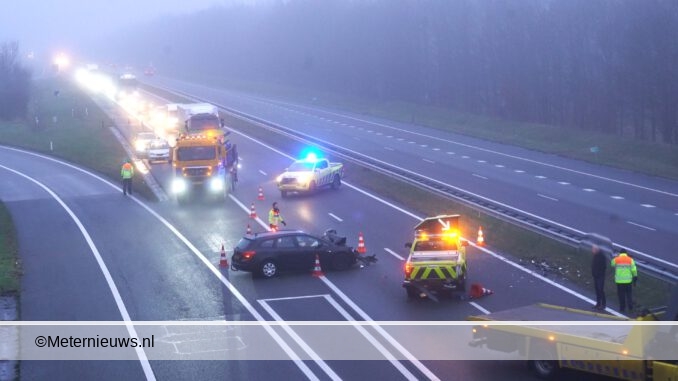 auto rijdt tegen rijkswatrstaatwagen in Groningen