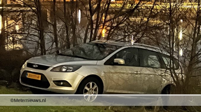 auto rolt water in Eelde in