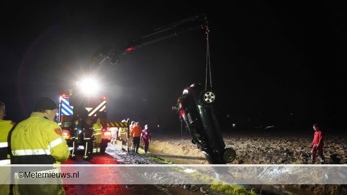 auto te water Grijpskerk